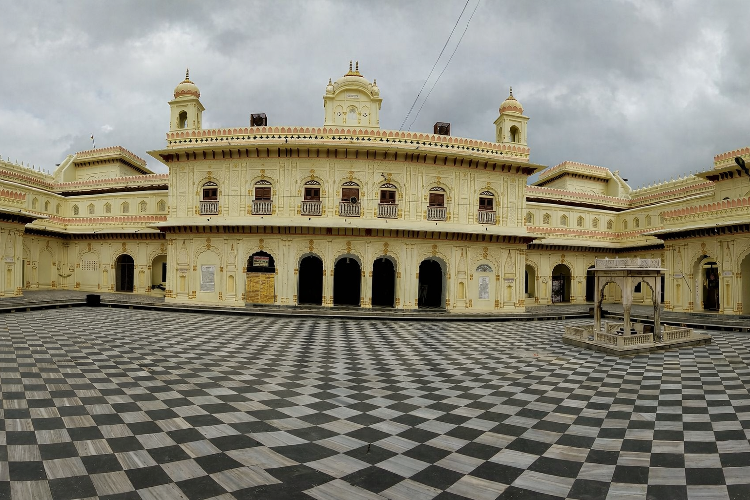 Kanak Bhawan: a simple and serene space where one can just sit for a while and soak in the vibes